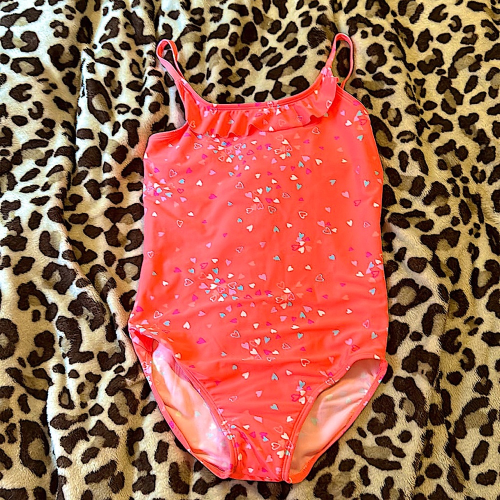 New W/O tags girl’s OSHKOSH B’GOSH one-piece heart swimsuit.